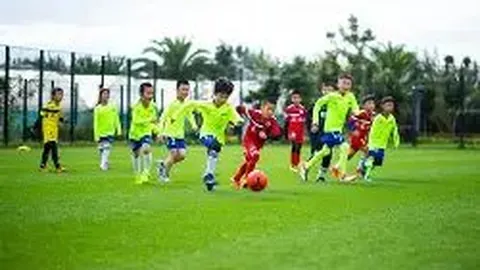 国足对澳关键战需增补中卫，双后腰战术或可行